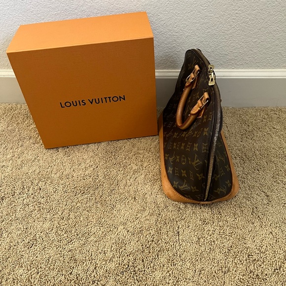 Louis Vuitton Alma PM size comes with free fashion bag charm.  Box NOT included - Picture 2 of 7